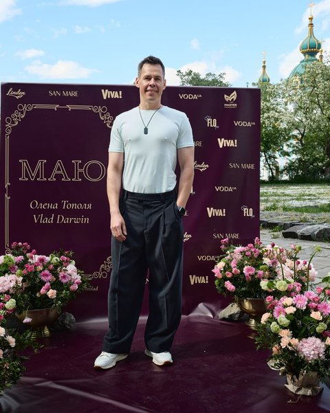 Денис Жупник Олена Тополя та Vlad Darwin представили свою нову спільну роботу